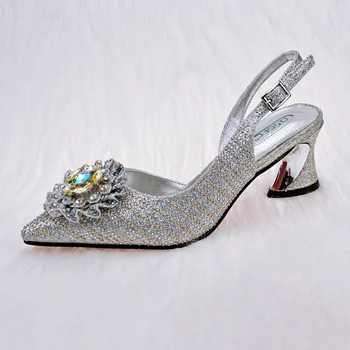 QSGFC Najnoviji srebrno udobne i lijepe cipele na visoku petu s oštrim vrhom i kvadratnog torbicom Iste boje, komplet ženske cipele i torbe za stranke